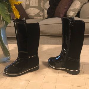 Toddler Girl’s black mid-cafe black boot